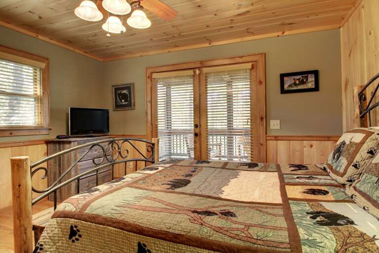 Queen Bed on the Main Level with access to a private bathroom and the living room and kitchen area