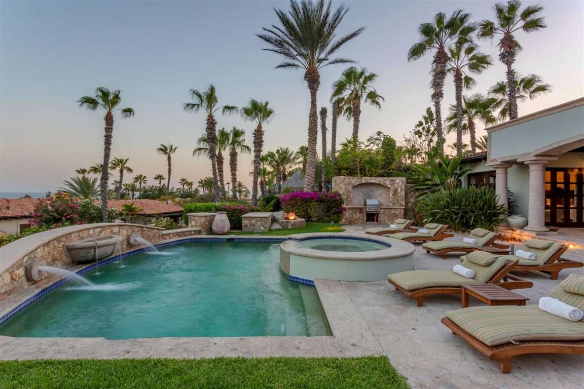 Villa Tranquila: 4 bedroom ocean view villa perfect for relaxing at a Discounted Rate!