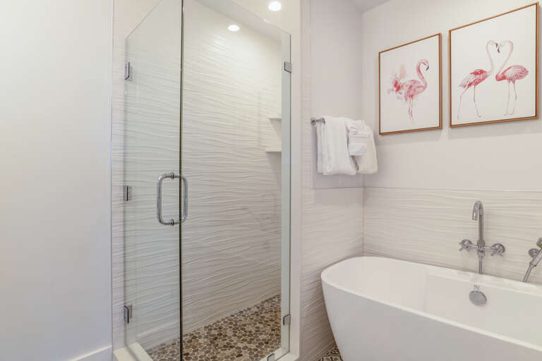 tub/shower tub/shower