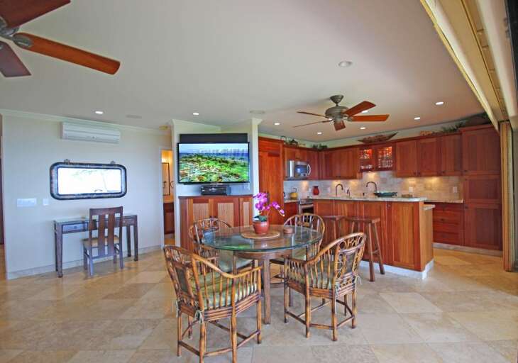 Dining Area & Kitchen (1)