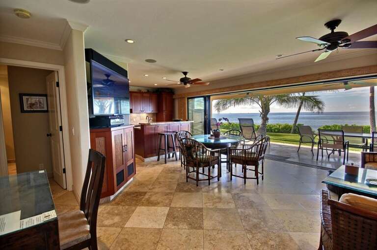 Living Room Facing Lanai.jpg (1)