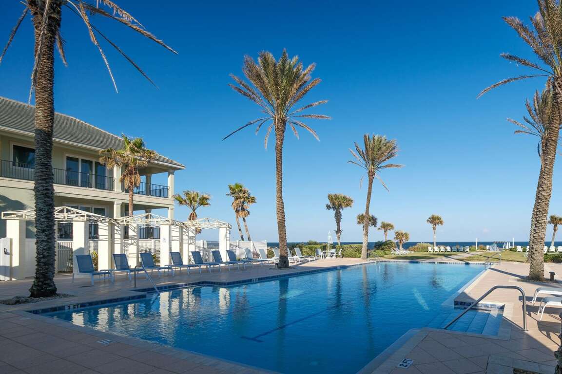 Cinnamon Beach Club's oceanfront swimming pool Cinnamon Beach Club's oceanfront swimming pool