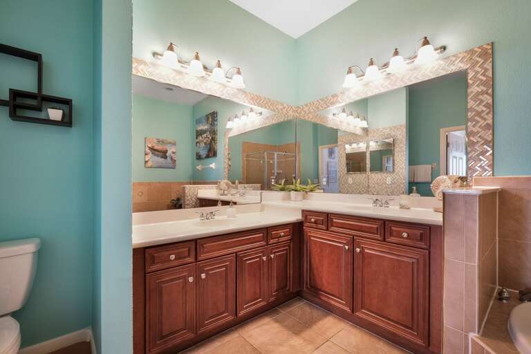 Double vanity in the master bathroom Double vanity in the master bathroom