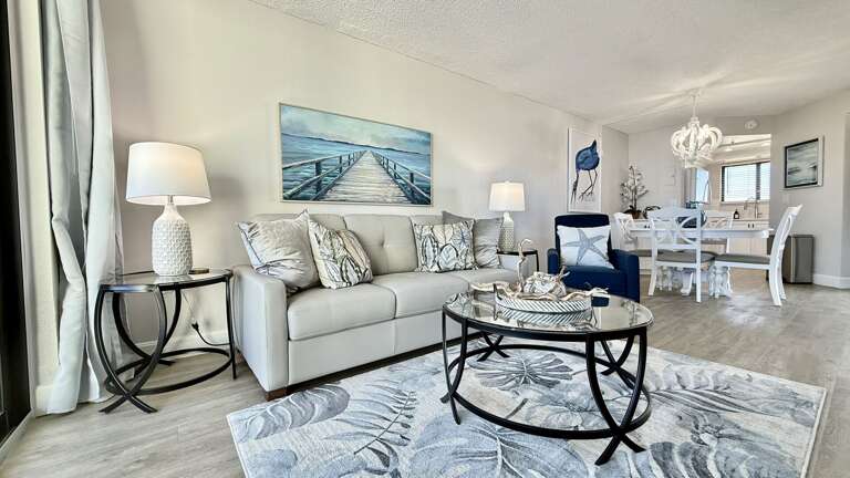 Stylish couch that pulls out into a queen memory foam bed, perfect for accommodating your guests Stylish couch that pulls out into a queen memory foam bed, perfect for accommodating your guests