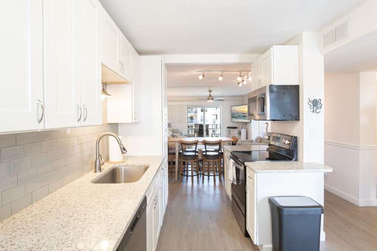Beautifully updated, fully equipped kitchen with everything you need to prepare delicious meals during your stay Beautifully updated, fully equipped kitchen with everything you need to prepare delicious meals during your stay