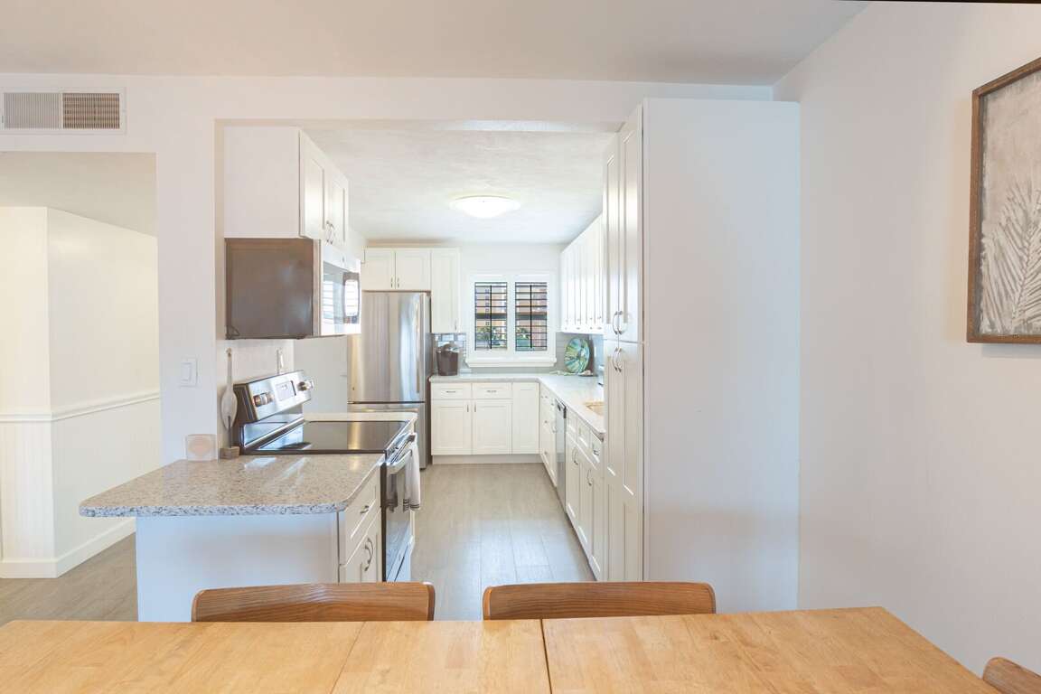 Fully equipped kitchen with everything you need to prepare meals and enjoy home-cooked comfort during your vacation Fully equipped kitchen with everything you need to prepare meals and enjoy home-cooked comfort during your vacation