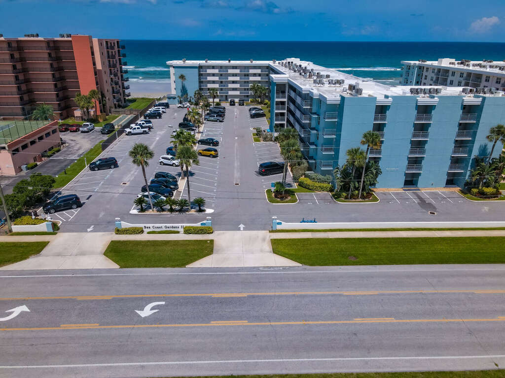 Guests of Sea Coast Gardens II can take advantage of convenient onsite parking Guests of Sea Coast Gardens II can take advantage of convenient onsite parking