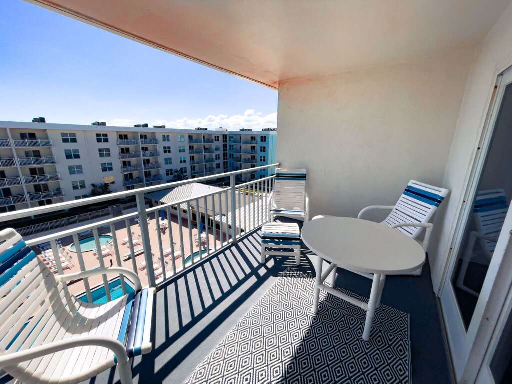 Balcony seating for outdoor dining! Balcony seating for outdoor dining!