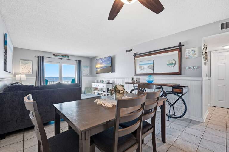 Dining Room seats 6 Dining Room seats 6