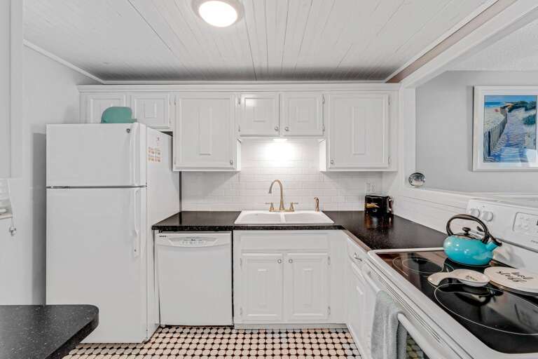 Fully-Equipped Kitchen Fully-Equipped Kitchen