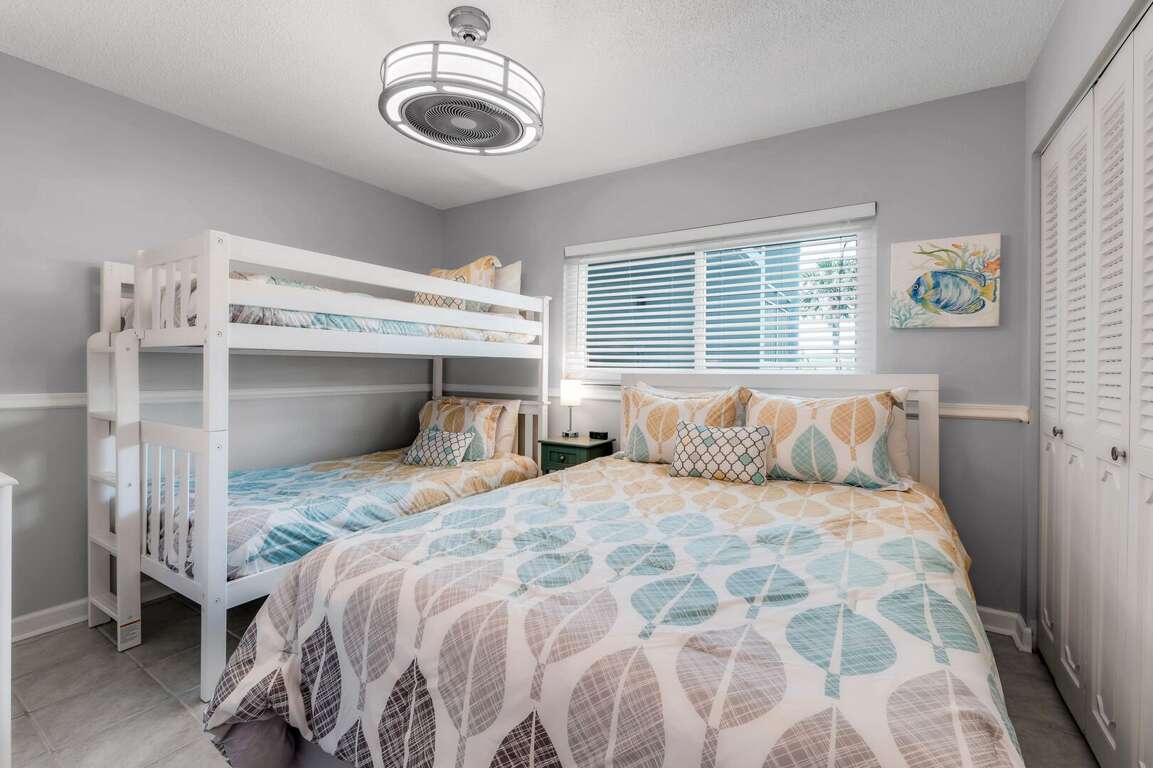 Guest Bedroom sleeps 4 Guest Bedroom sleeps 4