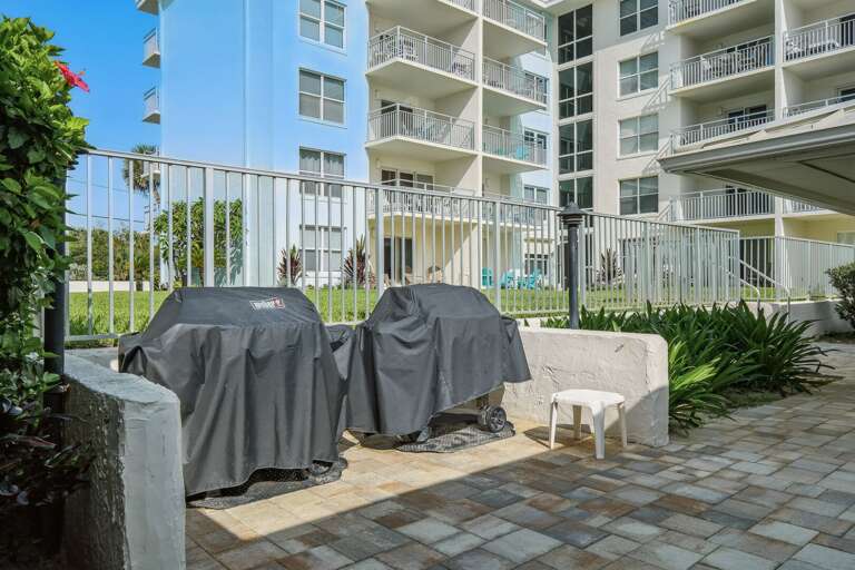 Community gas grills with complementary propane Community gas grills with complementary propane