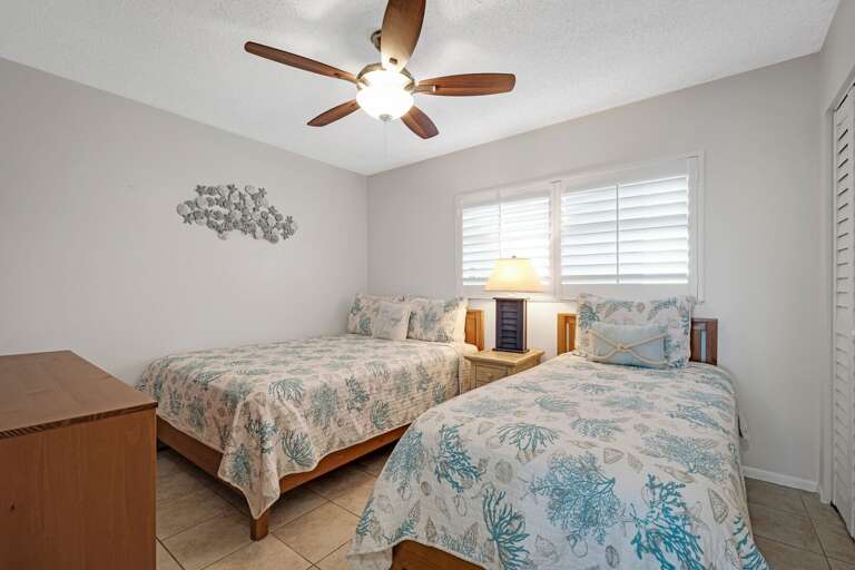 The guest bedroom comfortably sleeps up to 3 guests, featuring a cozy queen bed and a twin bed for a restful stay The guest bedroom comfortably sleeps up to 3 guests, featuring a cozy queen bed and a twin bed for a restful stay