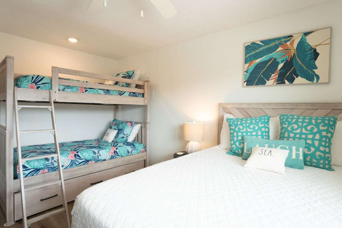 This bunk bed and queen bed scream "The Perfect Beach Vacation"! This bunk bed and queen bed scream "The Perfect Beach Vacation"!