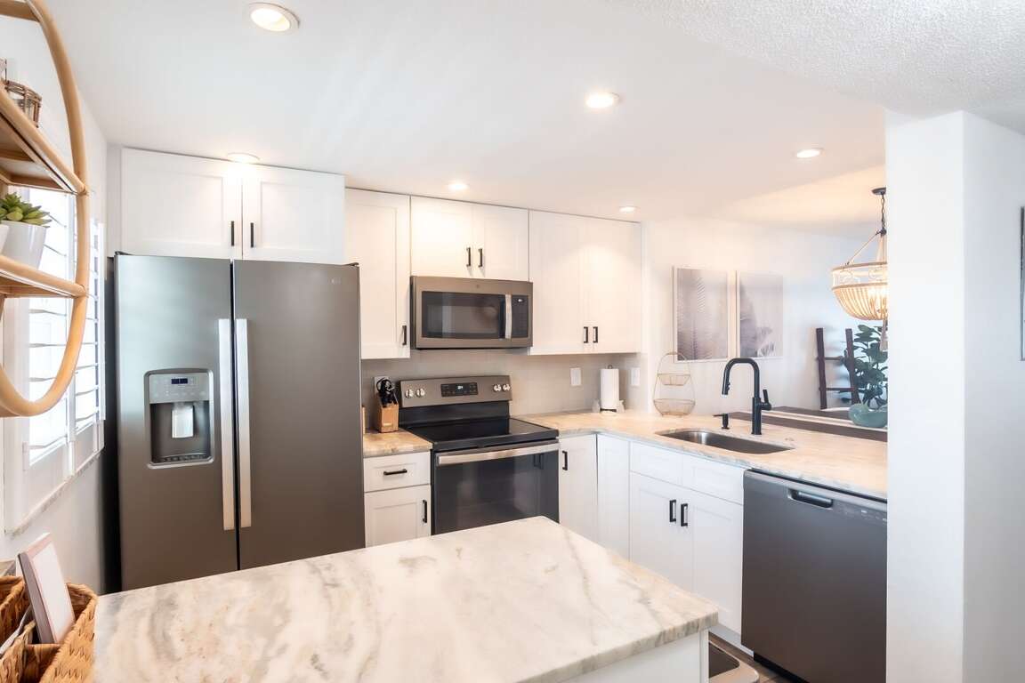 This kitchen has everything you need for a perfect meal at the beach. This kitchen has everything you need for a perfect meal at the beach.