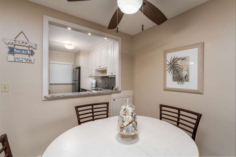 Seating for 4 at the dining room table Seating for 4 at the dining room table