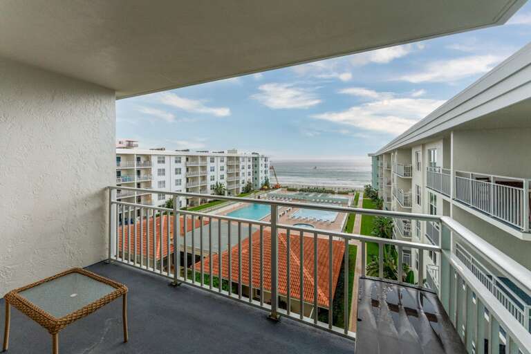 Top floor condo with no one above Top floor condo with no one above