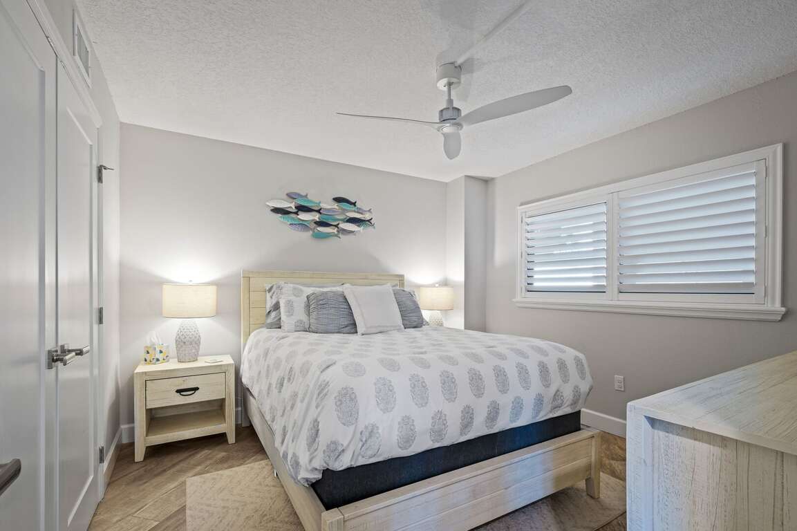 Relax in the comfortable queen bed in the guest bedroom Relax in the comfortable queen bed in the guest bedroom