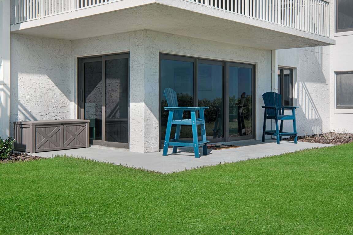 Right in front of the ground-floor patio is a grass lawn - perfect for families with kids! Right in front of the ground-floor patio is a grass lawn - perfect for families with kids!