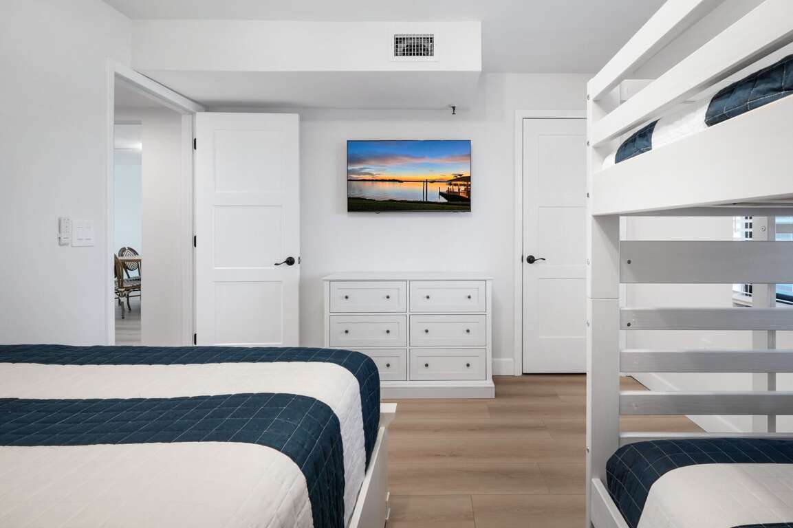 The guest bedroom has a mounted TV and a dresser to store your clothes The guest bedroom has a mounted TV and a dresser to store your clothes