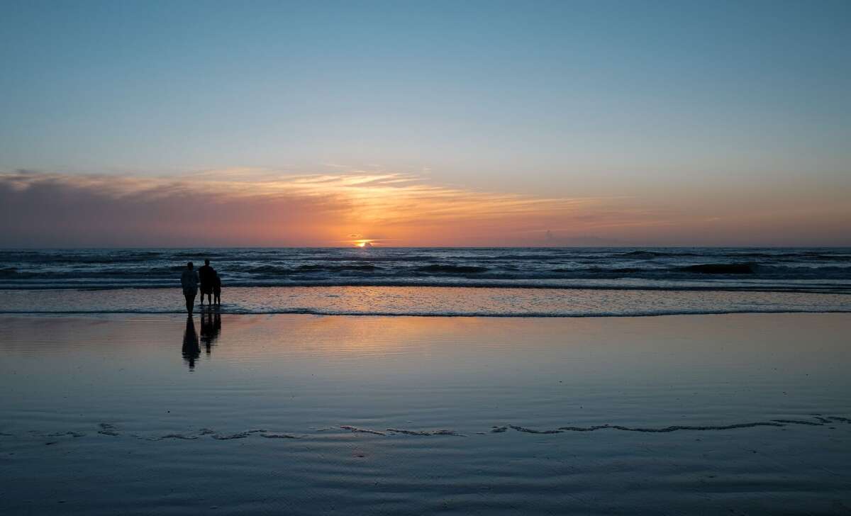 Watch East Coast sunrises from New Smyrna Beach Watch East Coast sunrises from New Smyrna Beach