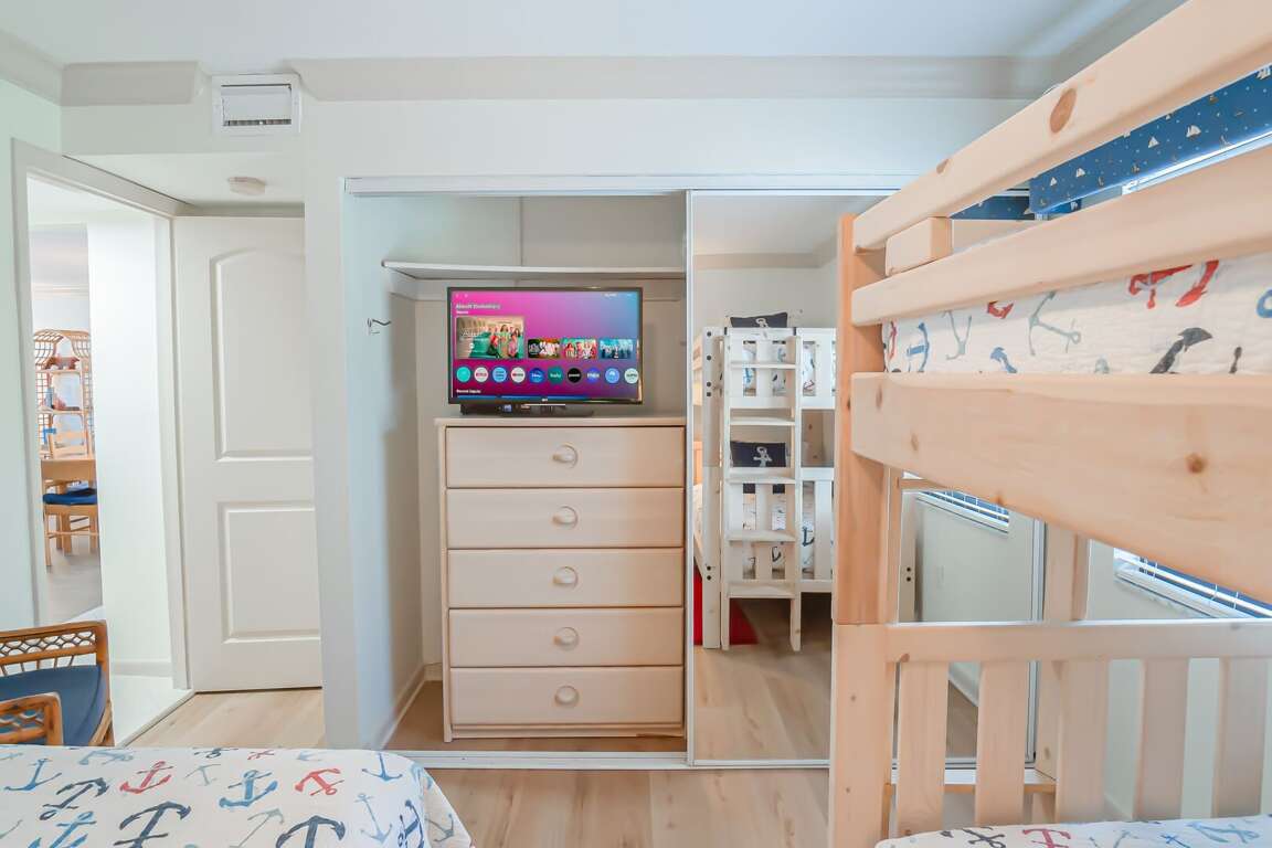 Each bedroom, including the guest bedroom, is equipped with its own Smart TV Each bedroom, including the guest bedroom, is equipped with its own Smart TV