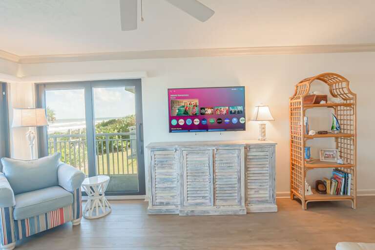 The living area is equipped with a Smart TV, perfect for entertainment during your beach getaway The living area is equipped with a Smart TV, perfect for entertainment during your beach getaway