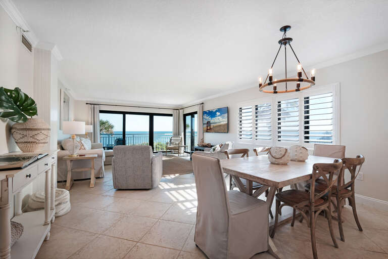 Seating for 6 at the oceanfront dining room table Seating for 6 at the oceanfront dining room table