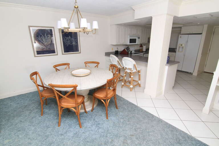 Seating for 6 at the table with 2 bonus bar stools Seating for 6 at the table with 2 bonus bar stools