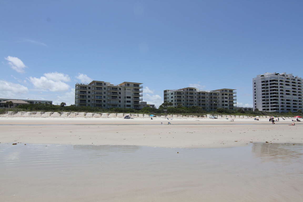 Wide and flat Beach! Wide and flat Beach!