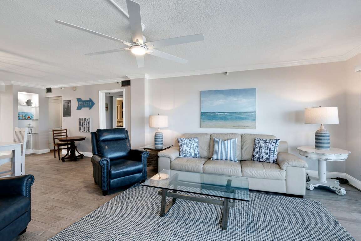 Direct oceanfront living room with plenty of seating Direct oceanfront living room with plenty of seating