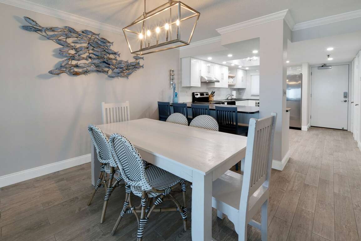 Seating for 6 plus bonus bar stools in the oceanfront dining room Seating for 6 plus bonus bar stools in the oceanfront dining room