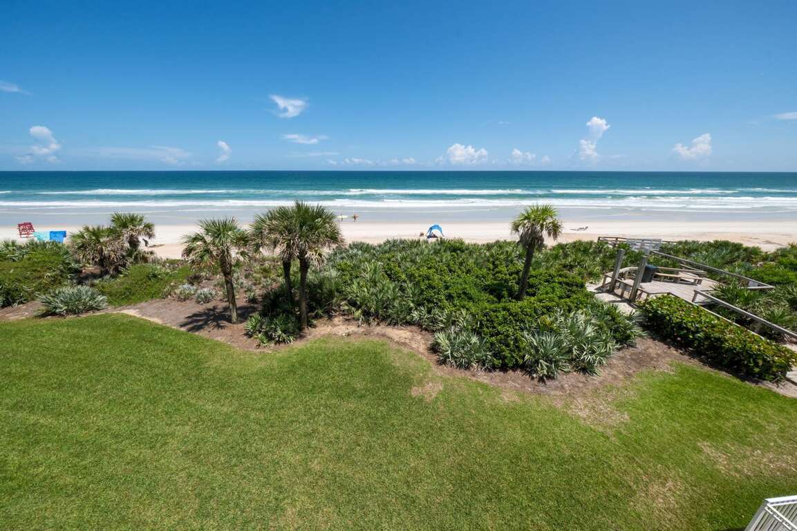 Balcony view of New Smyrna Beach Balcony view of New Smyrna Beach