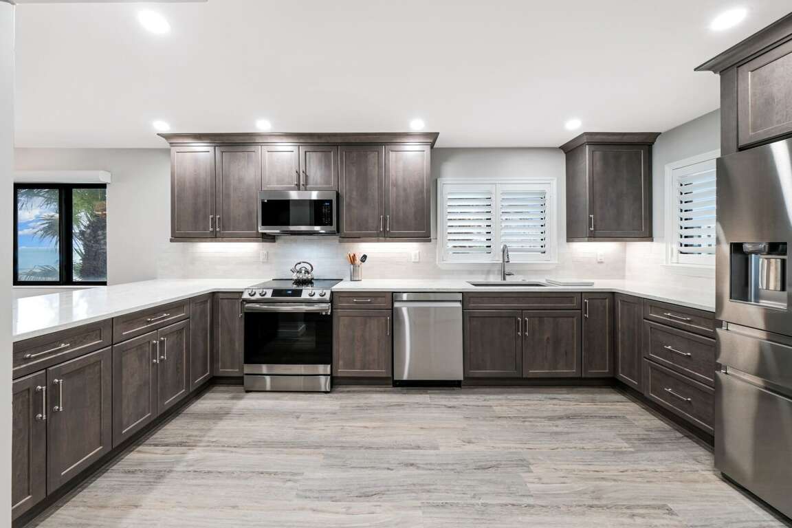 The fully-equipped kitchen has been updated with top-of-the-line appliances The fully-equipped kitchen has been updated with top-of-the-line appliances