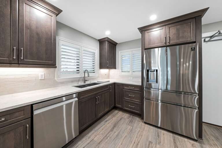 Gorgeous, fully-equipped kitchen with stainless steel appliances Gorgeous, fully-equipped kitchen with stainless steel appliances