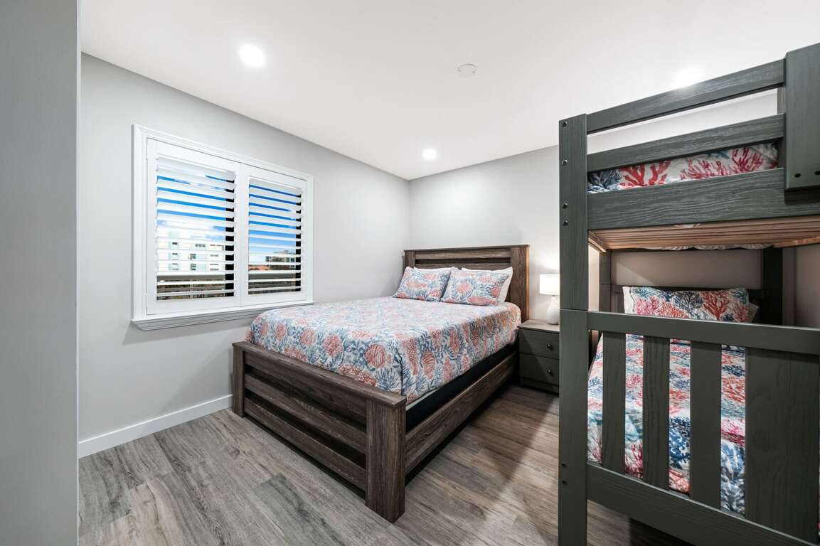 Queen bed and twin bunk bed in the guest bedroom Queen bed and twin bunk bed in the guest bedroom