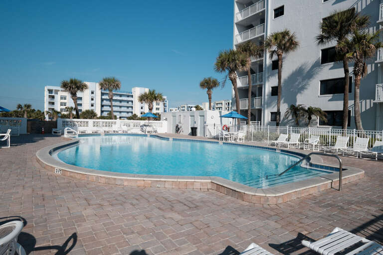 Shorehom by the Sea beachfront pool Shorehom by the Sea beachfront pool