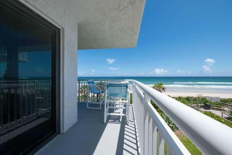 Wrap-around, corner balcony Wrap-around, corner balcony