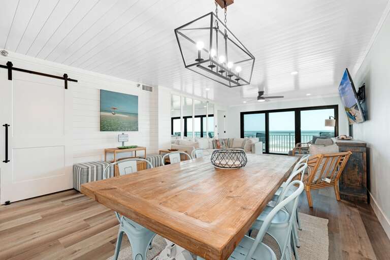 Seating for 6 at the oceanfront dining room table Seating for 6 at the oceanfront dining room table