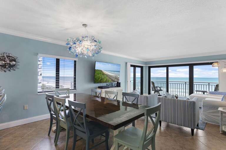 Seating for 8 at the Dining Room table