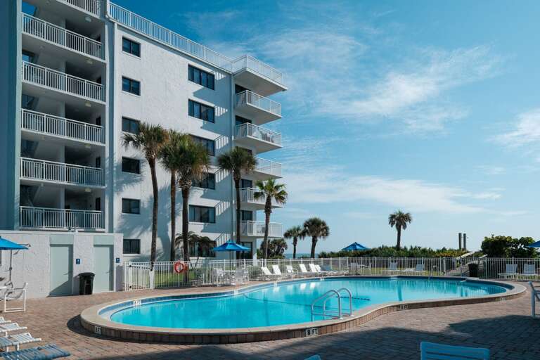 Shorehom by the Sea's heated beachfront pool
