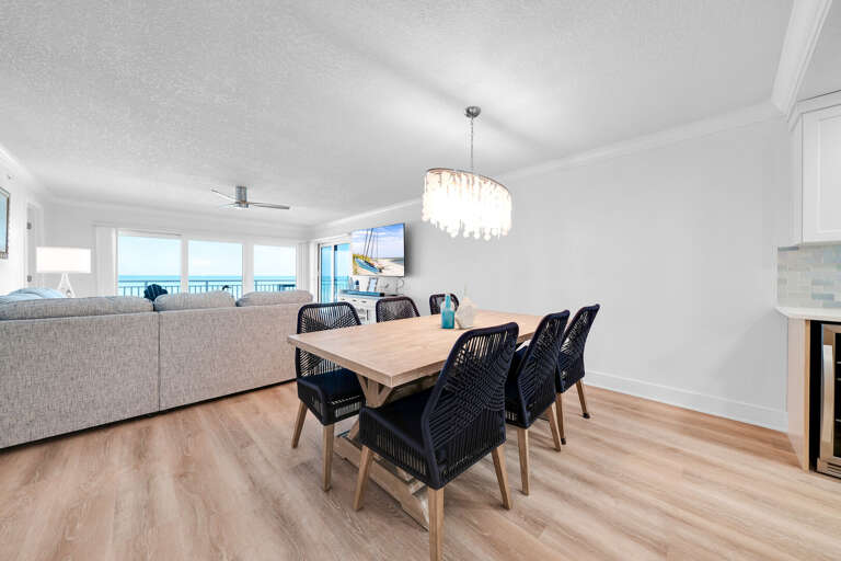 The dining room seats 6 guests and offers an Atlantic Ocean view The dining room seats 6 guests and offers an Atlantic Ocean view