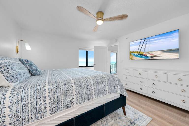 Oceanfront master bedroom with a king bed Oceanfront master bedroom with a king bed