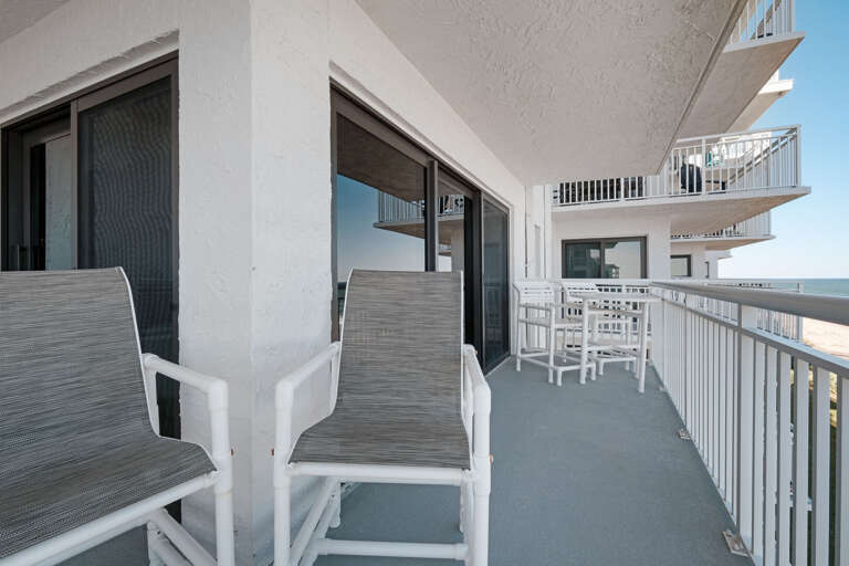 The wrap-around balcony offers comfortable seating, allowing you to fully enjoy the stunning ocean view