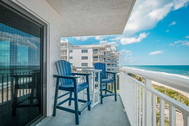 Spacious 4th-floor balcony overlooking New Smyrna Beach