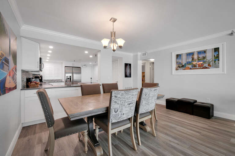 Seating for 6 at the dining room table