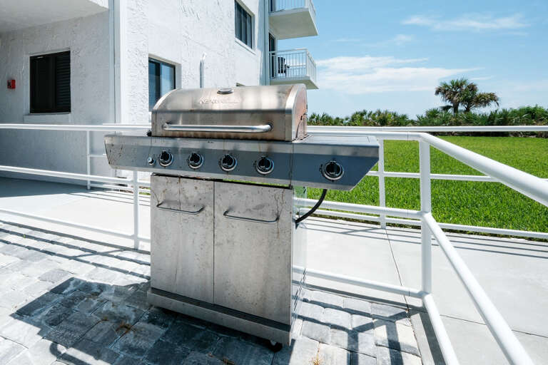 Shorehom by the Sea onsite gas grill