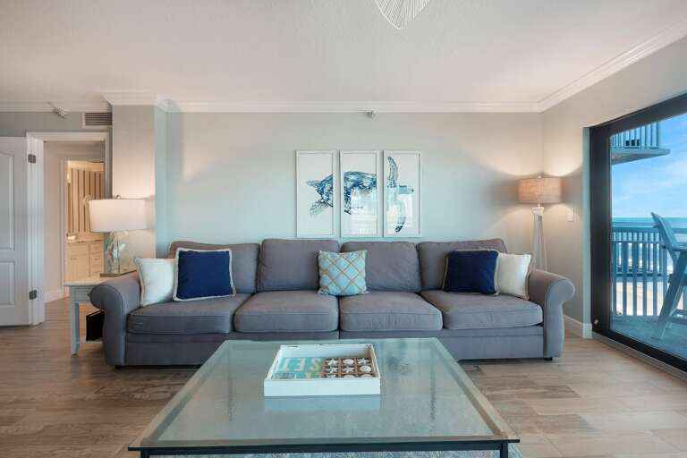 Large living room sofa! Large living room sofa!