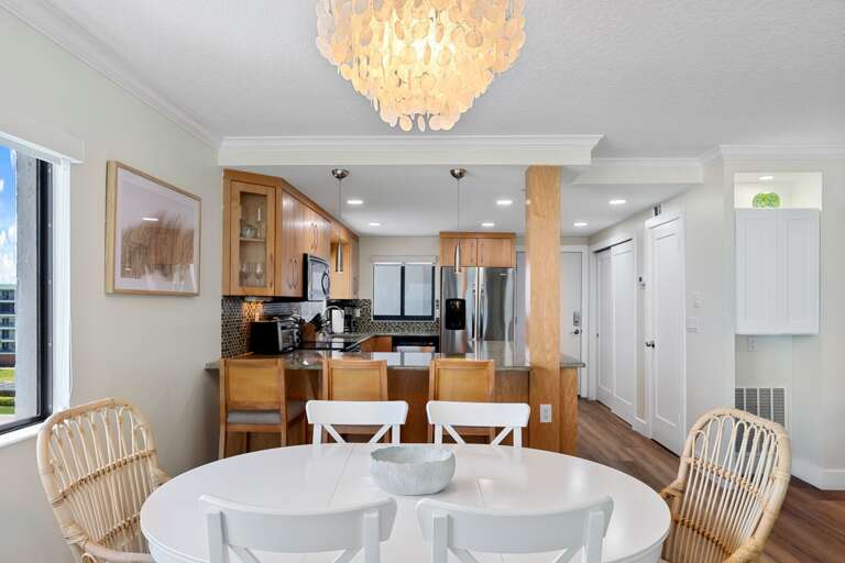 With seating for 6 at the dining room table and bonus barstools at the kitchen counter, this condo offers plenty of space for meals and gatherings