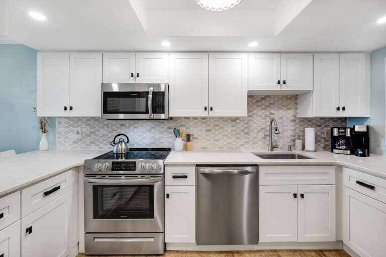 Fully-equipped kitchen with stainless steel appliances Fully-equipped kitchen with stainless steel appliances